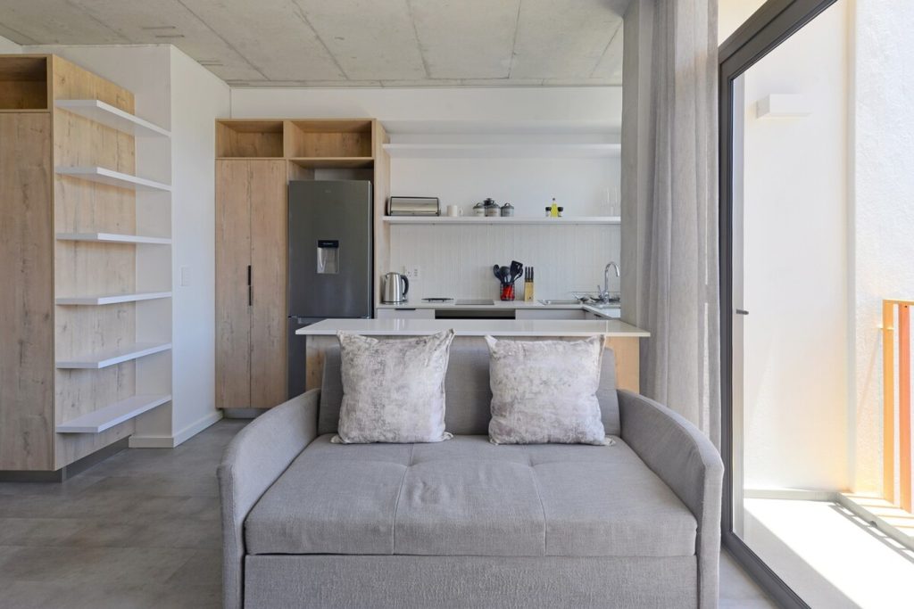 8c6fdd6c-e583-47d2-b972-c60dd122f0ce-1