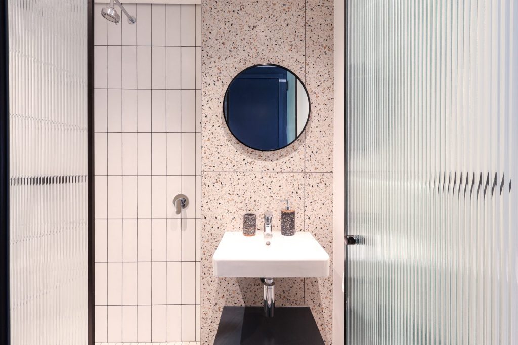 8cd23b60-90b4-46b1-b9eb-ce6122cc09aa-1