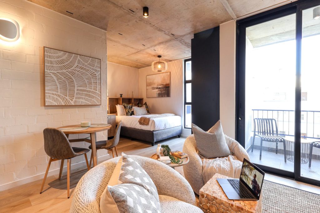 90826068-846f-4b9a-a5e5-3ea2088e7d32-1