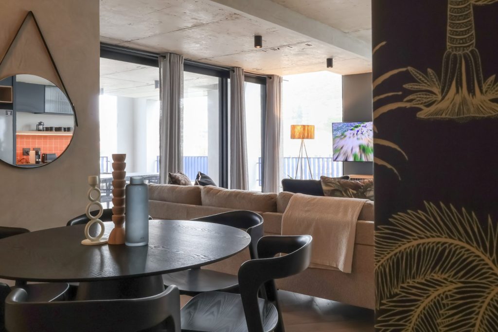 90e33e27-9c09-4f12-a701-b93f93777958