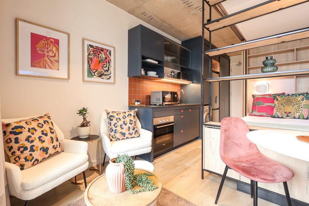 975ebcb0-d010-4b9c-94e0-72a153bfc7a3-1