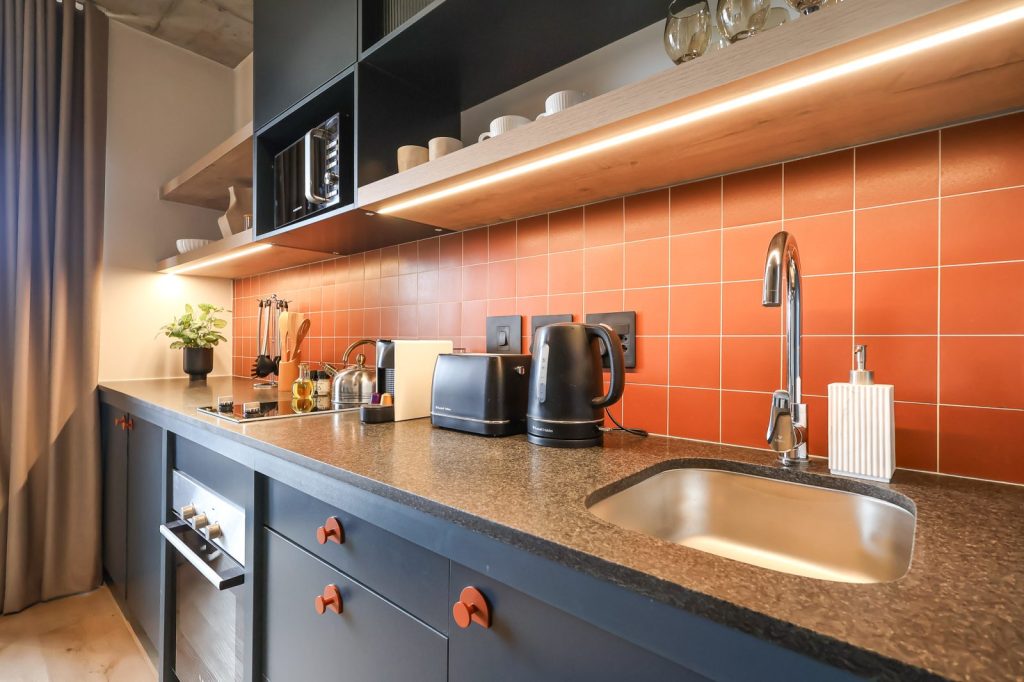 9c0e0a6f-5e91-4f3d-9810-f7053e0e6032-1