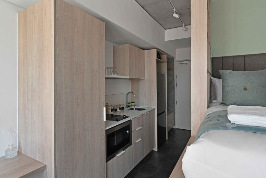 9eda1c81-e0e4-4981-b194-ea159b333bc7-1