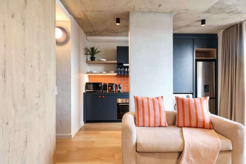 aab26550-37a7-414f-ba97-6730eb29e55d-1