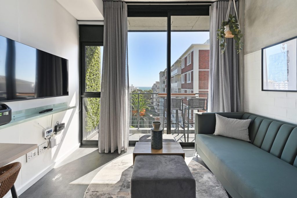 ad8d2aea-4f02-49a2-8e33-3e47c1714068-1