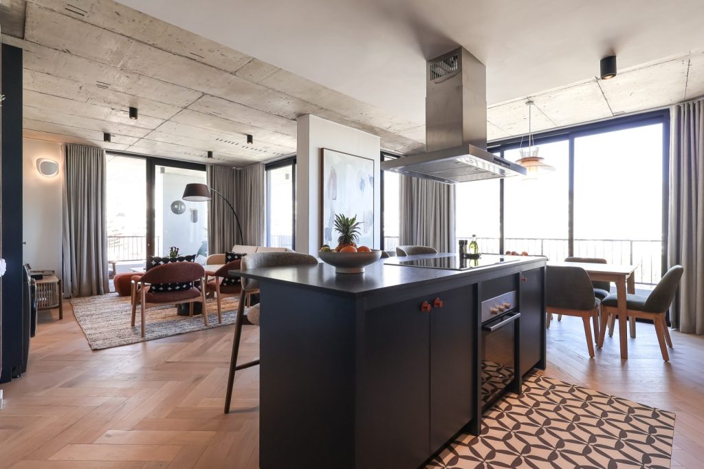 b145086f-30eb-4b5f-b666-d167d704f460-1