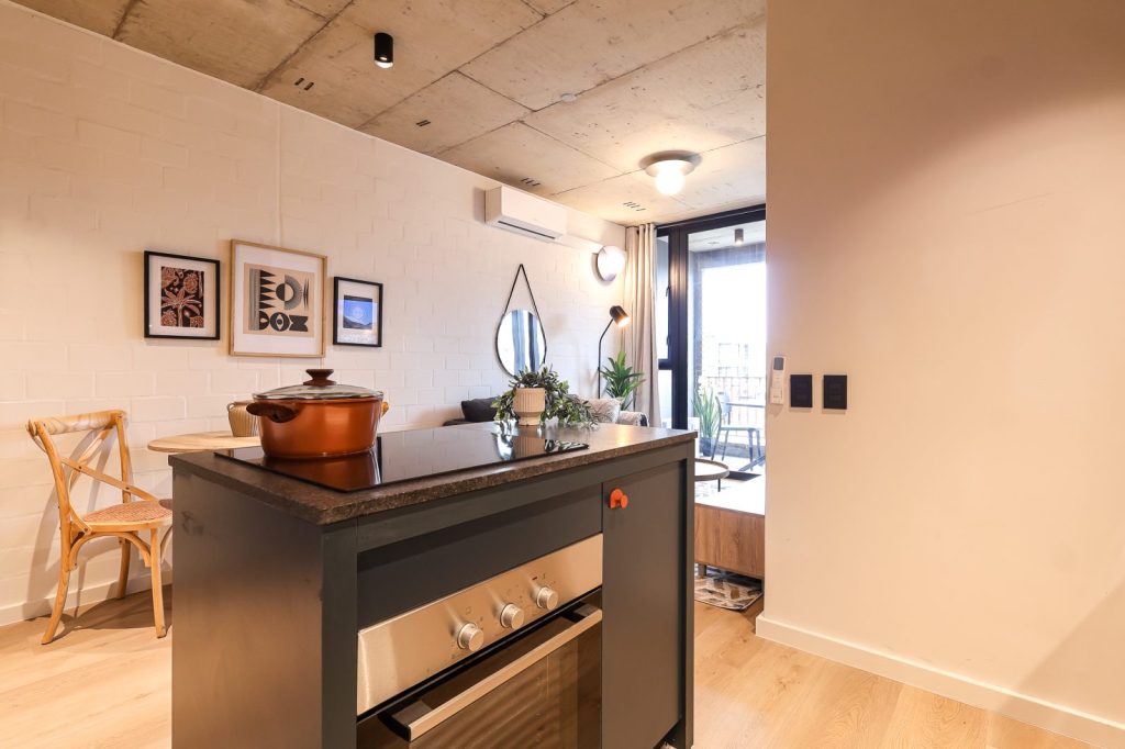 b3e05340-c676-4d43-a6ab-ed287c757bdb-1