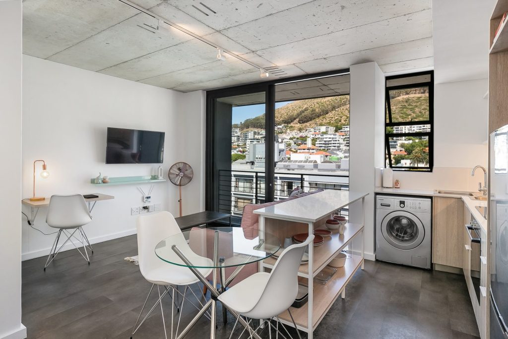 b5d85b1a-aae8-4736-aee5-6401b69f7d30-1