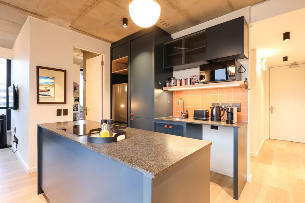 b9abb541-5a8e-4b71-9a6f-aa3bd9891d59-1