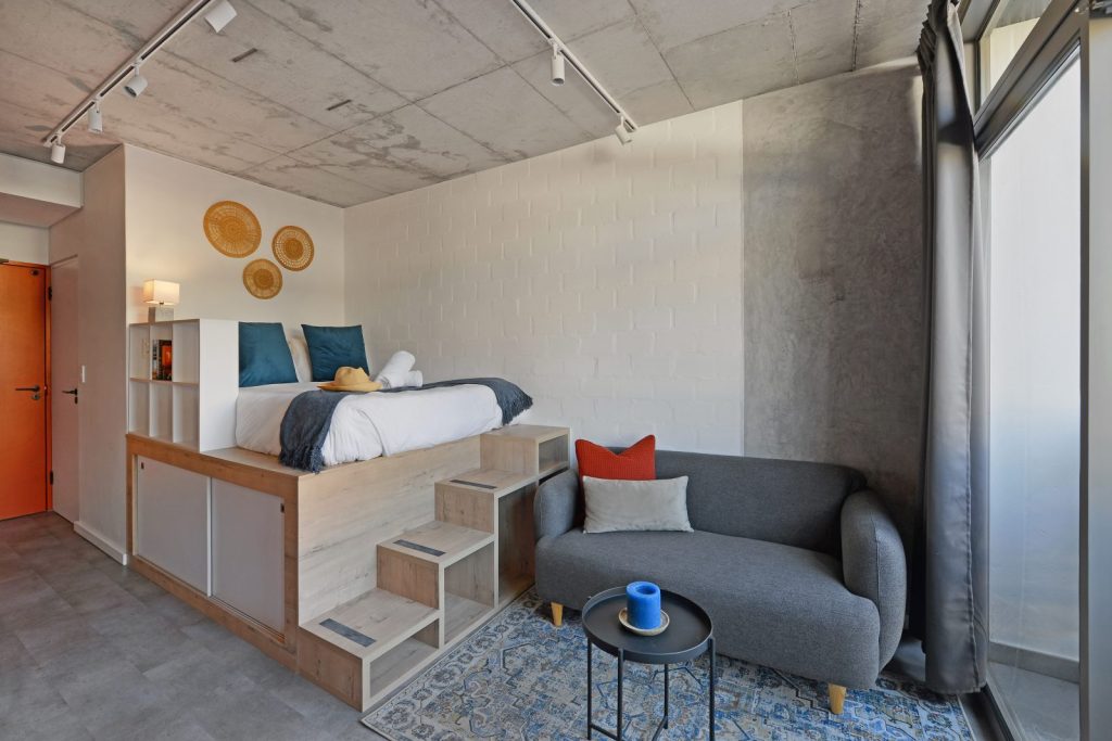 ba9775f4-d1cf-4624-8879-6a42b5d24ed9-1