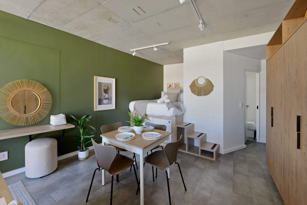 bd2e91eb-2c39-453d-8986-d3f607600701-1