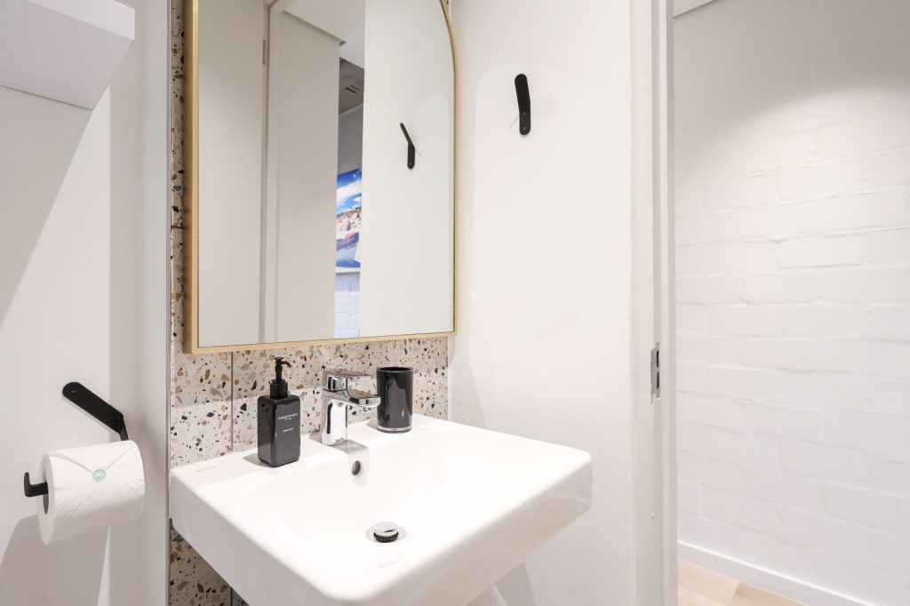 bd69a864-ceea-4649-8424-6cd3c3def17b-1