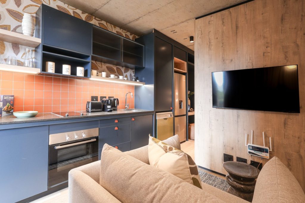 c08f83b9-2330-4c78-8b9d-51e470a802ac-1