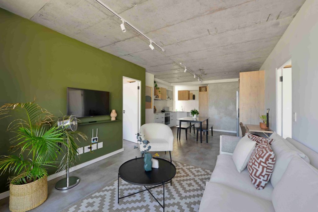 c167c803-135a-4f07-99a9-f654c44b9d38-1