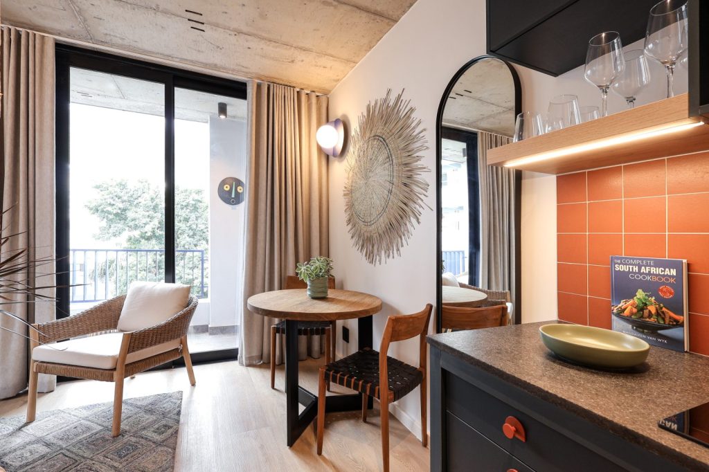 c1f44c50-ffb1-40bf-a9c5-1ed3f2eb17bc-1