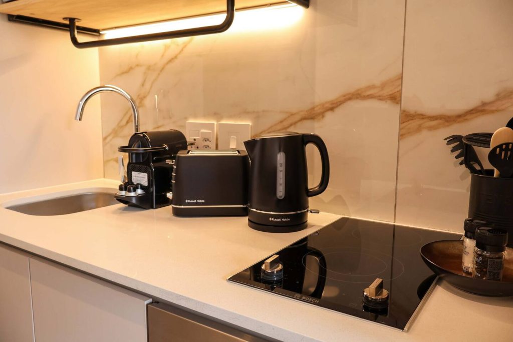 c3d983bf-7fa3-4967-a840-9e6f5a8f8d10-1