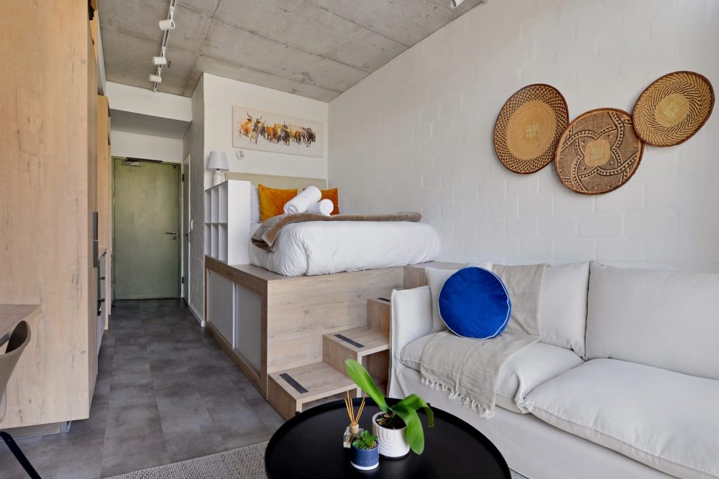 c52a4ca9-35c8-4411-aacf-87116b8e3e8c-1