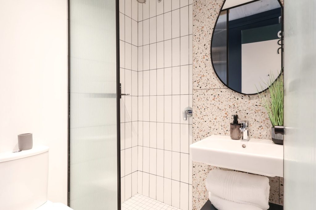 c7248675-bcee-4470-8077-079faf7792b8-1