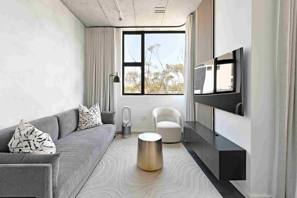 cdb3d3c1-5376-4630-a204-11a290273b1d-1