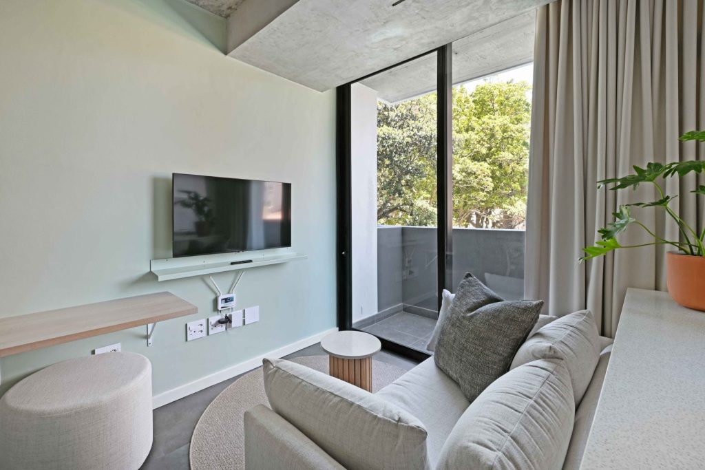 ce2aca8e-968e-4169-9e72-cb16f0d5eb27-1