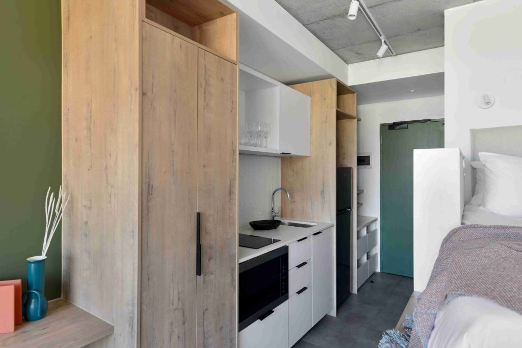 d01f5f9f-fe90-4ac8-8f4a-a93e7ba3ea8f-1