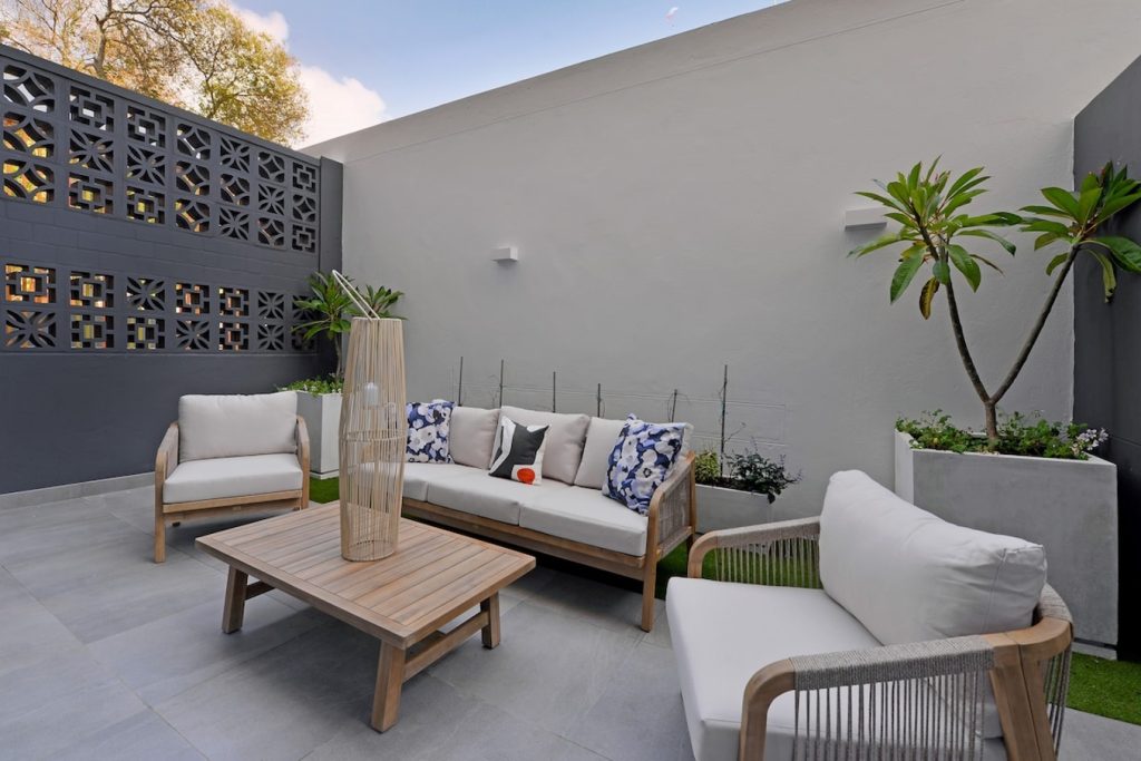 d0d8fb00-41b5-4929-945e-c25ba42019ee-1