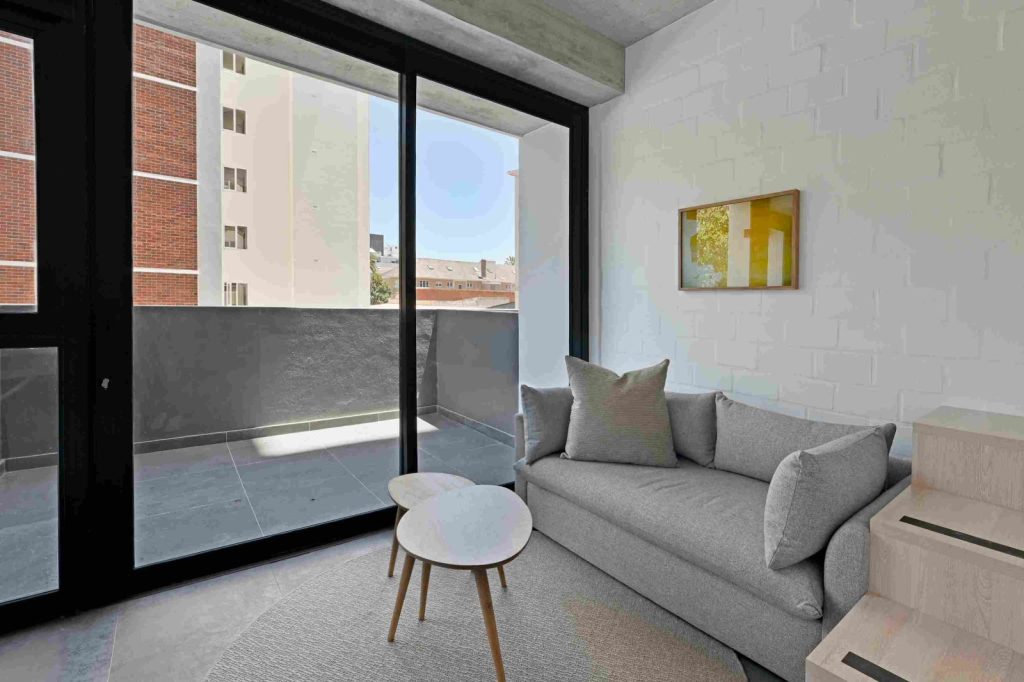 d6fb7b51-3506-4b96-bf24-5da7b3e43287-1