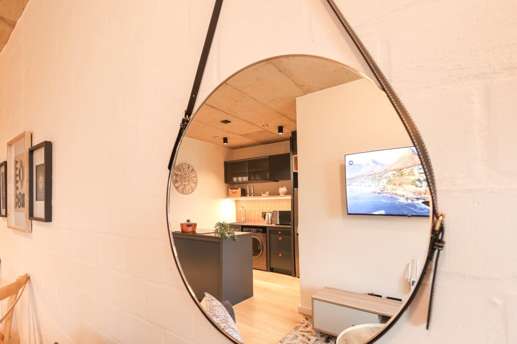 d78fafac-f1a9-494f-95ff-b5a58018b82d-1