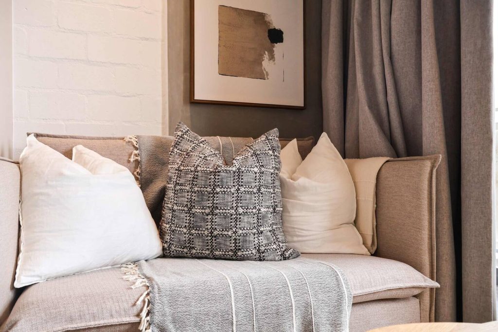 d9c2ba8b-85b8-4d80-8f44-346a982a118e-1