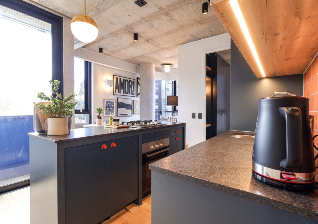 dd11198d-c9d8-4308-9852-1d21a575187a-1