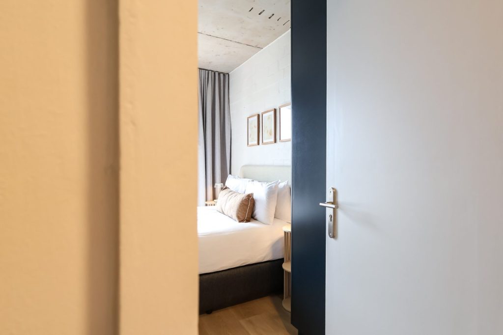 de42d41b-6d43-4248-b7bb-85872a0f6ffa-1