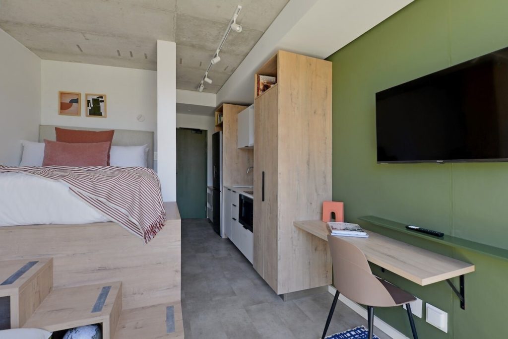 df3deb68-ffbe-4044-9403-bd78f4174b8f-1