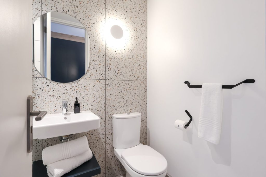 df817c8a-6b2f-4328-8f7f-0cc36c971537-1