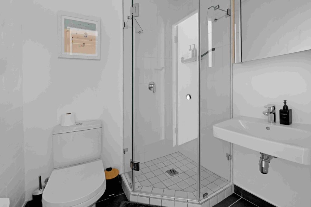 dfd97079-a904-467f-9390-5edeb5c5f1c8-1