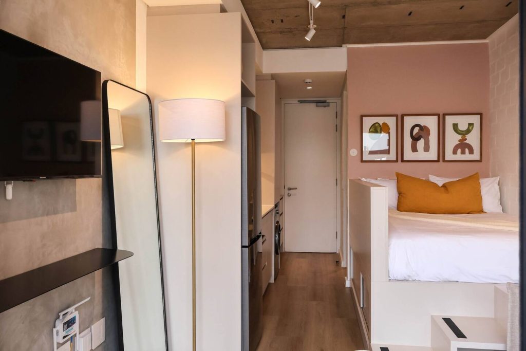 e18522f5-f756-426e-a635-3220c5b63a33-1