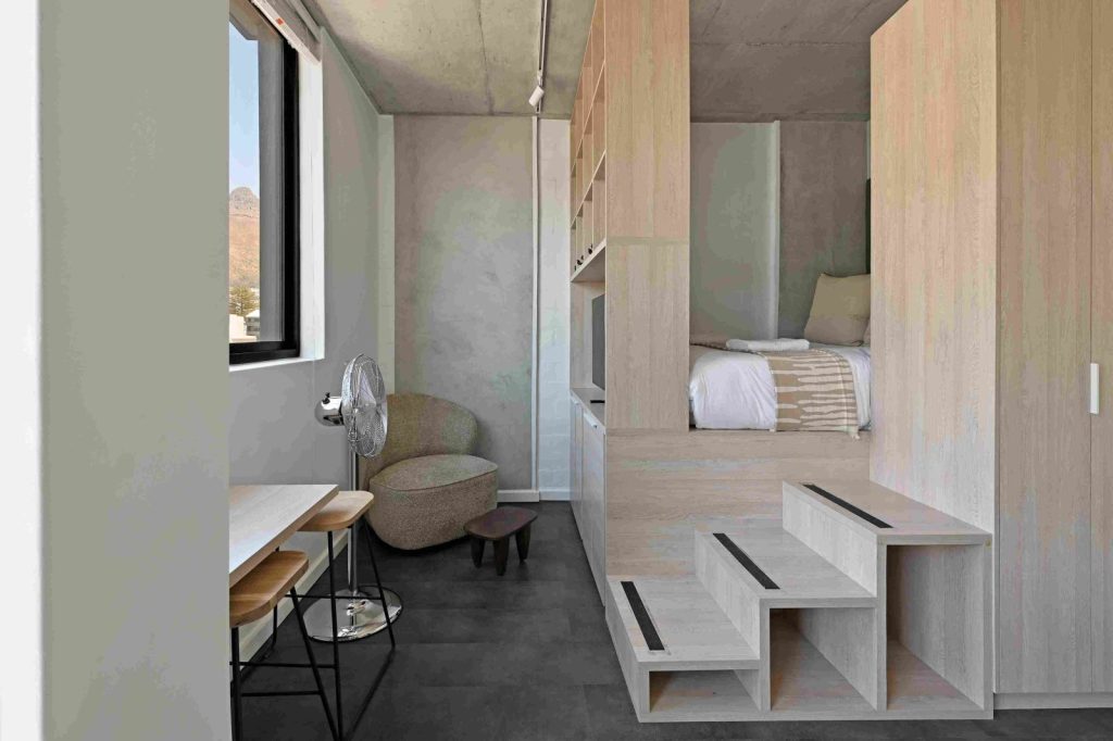 e1ce5981-0aaa-4aa1-b754-933466e9f0f5-1