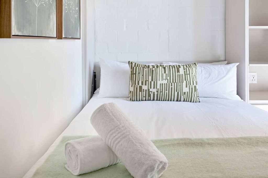 e20e696c-9305-46f9-a6f9-030c173b9d71-1