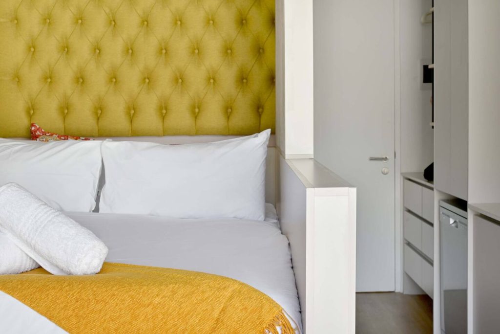 e39598f8-a432-4952-8744-a2241f645e1a-1