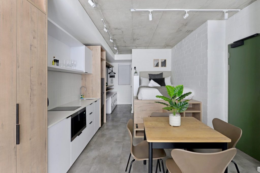 e4e71353-ad26-46ce-b65f-9a5dd9a68815-1