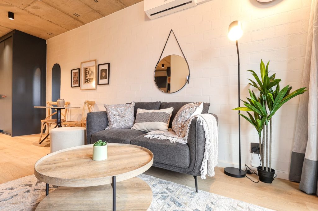 e54d8849-2a16-489b-8687-341883cfb778-1