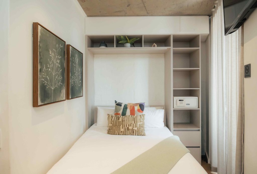 e55798f3-0957-406f-b1e6-f72e45e6c220-1