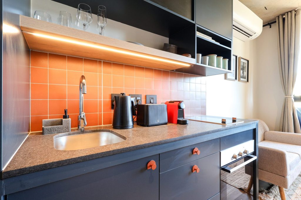 e61f63eb-8618-45a5-b76f-6fad175ce60c-1