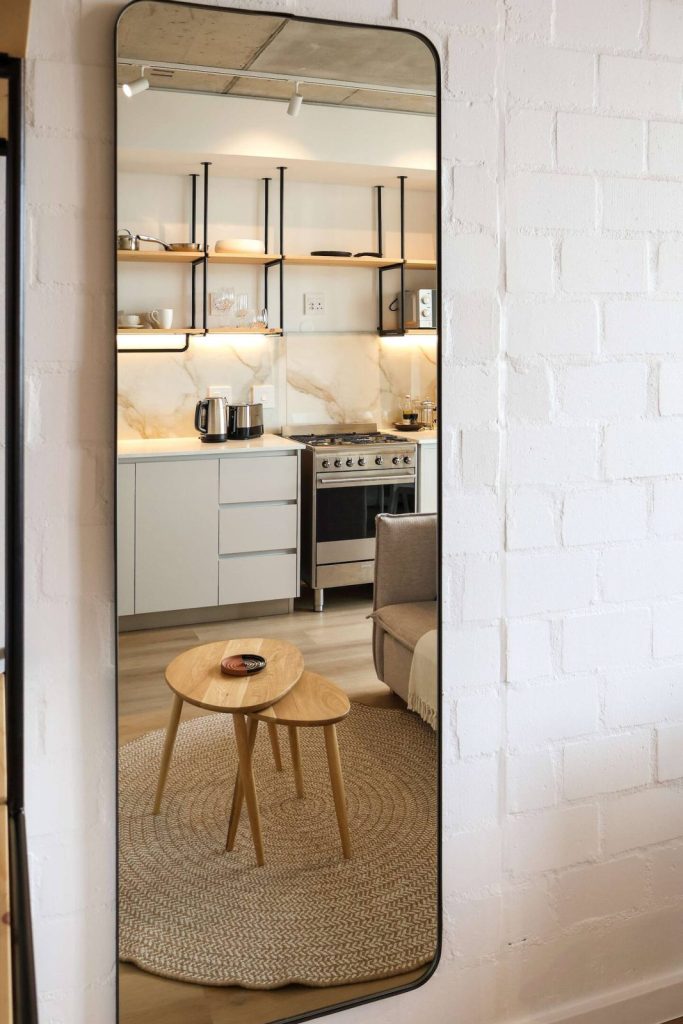 e6485f99-84b4-4486-83f5-6868c00eaf46-1