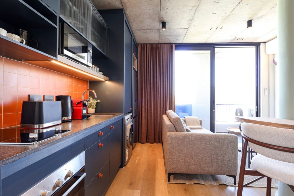 e712ce58-aaea-46b0-9438-cf487b91c6a1-1