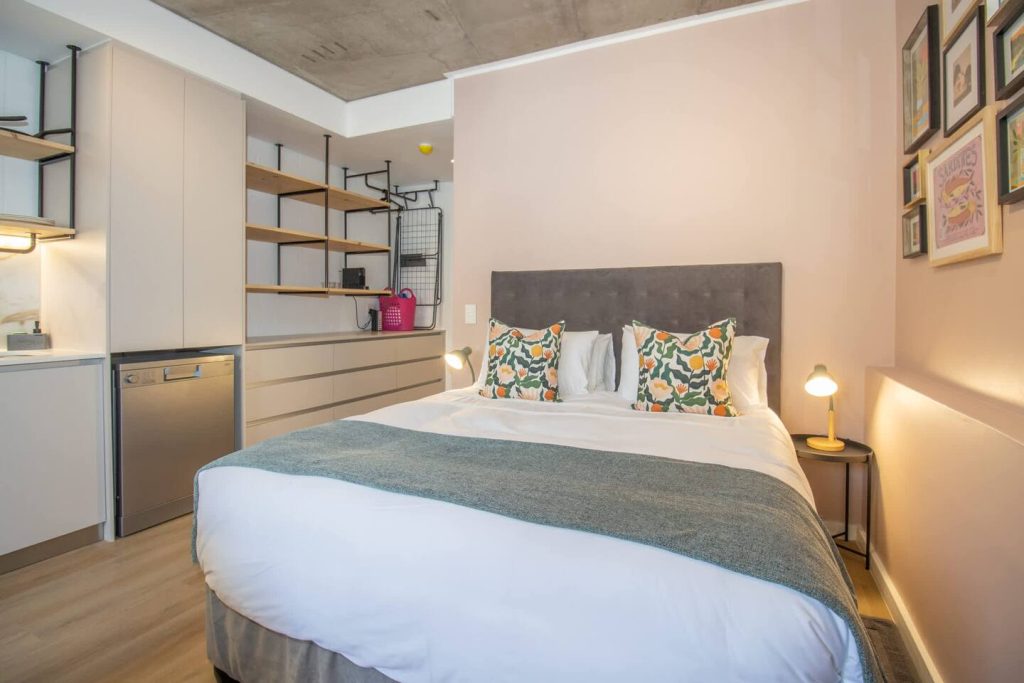 e85ff0f0-ce49-42f4-8217-2f5cb981dcb6-1