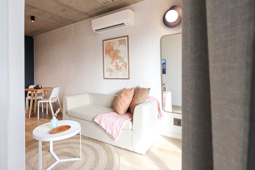 e93603a2-0952-4da0-8697-578d0808fc45-1