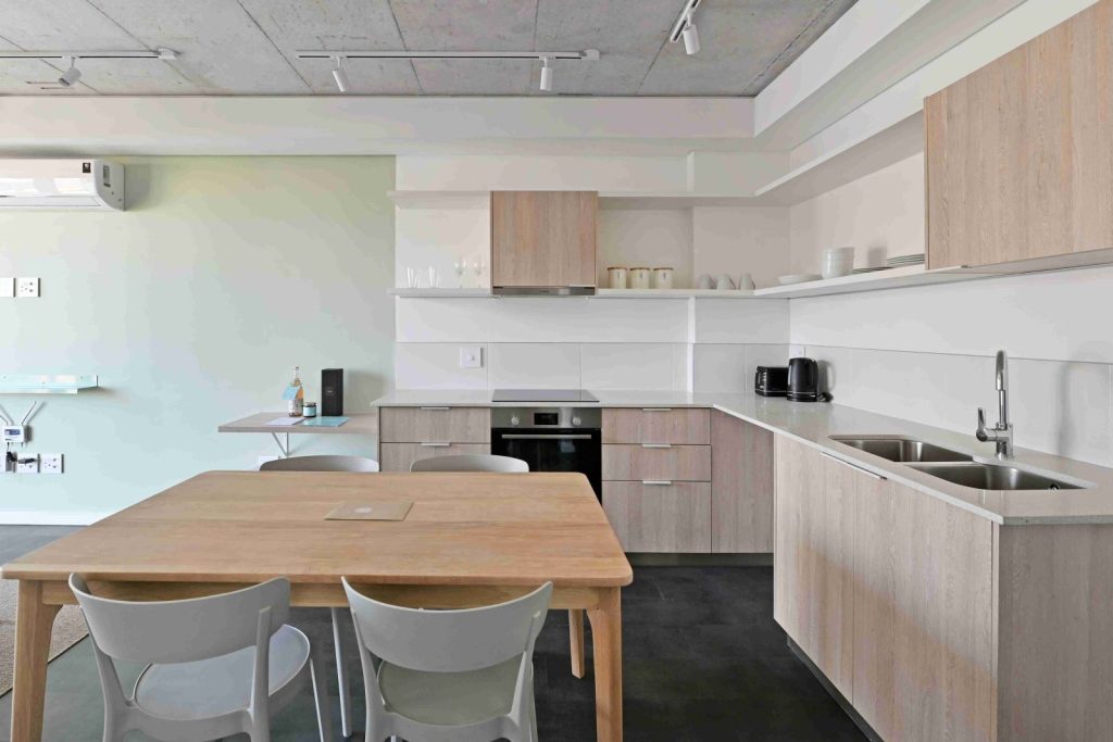 e9539568-6f17-4319-a563-9a213f670b14-1