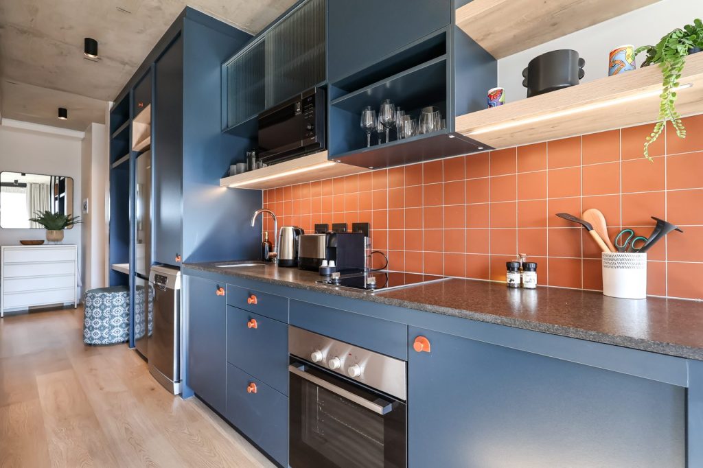 e98bd595-e56c-493c-a8a1-e3a895061ec0-1