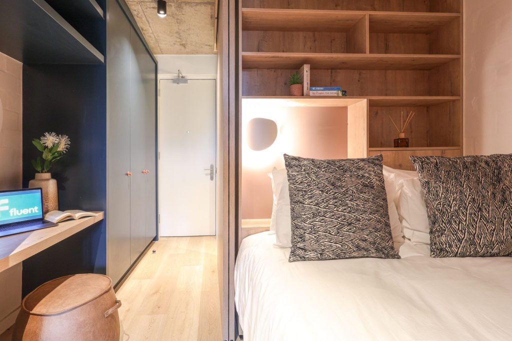 e9910af1-4837-4ce5-874c-0cbeb853f7b2-1