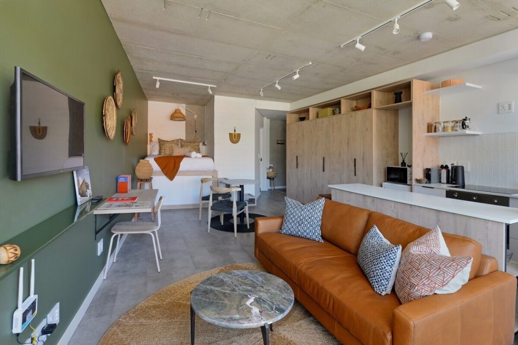 ea06dc5b-daa5-4162-a24c-76e5c51ebffa-1